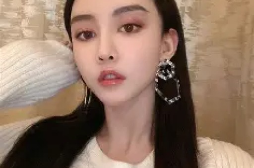 朱珠近期八卦大赏：被造谣塌房、婚姻烟火气拉满41岁依旧凭松弛感封神